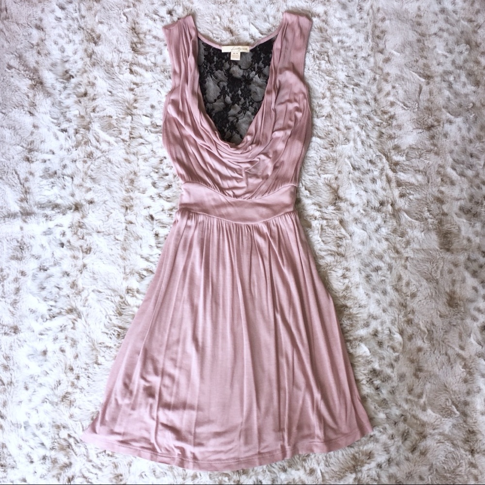🧜🏻‍♀️Twenty One dress with black lace back
